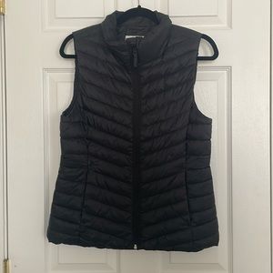EUC Small Black Old Navy Active Narrow Channel Puffer Vest